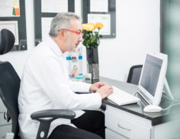 Dr. Iván Lindo Specialist in Dental Implants