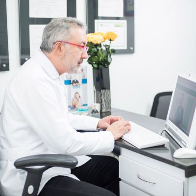 Dr. Iván Lindo Specialist in Dental Implants